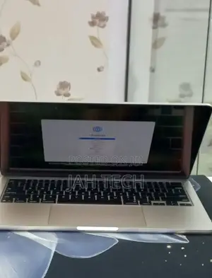 New Laptop Apple MacBook Air 2025 M4 13-inch 16GB Apple M4 SSD 256GB