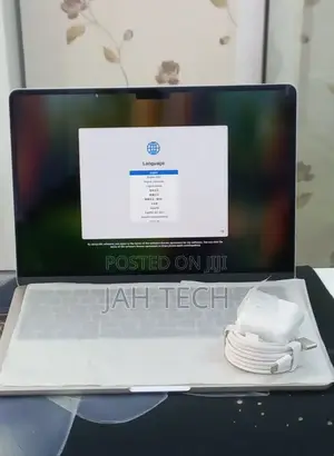 New Laptop Apple MacBook Air 2025 M4 13-inch 16GB Apple M4 SSD 256GB