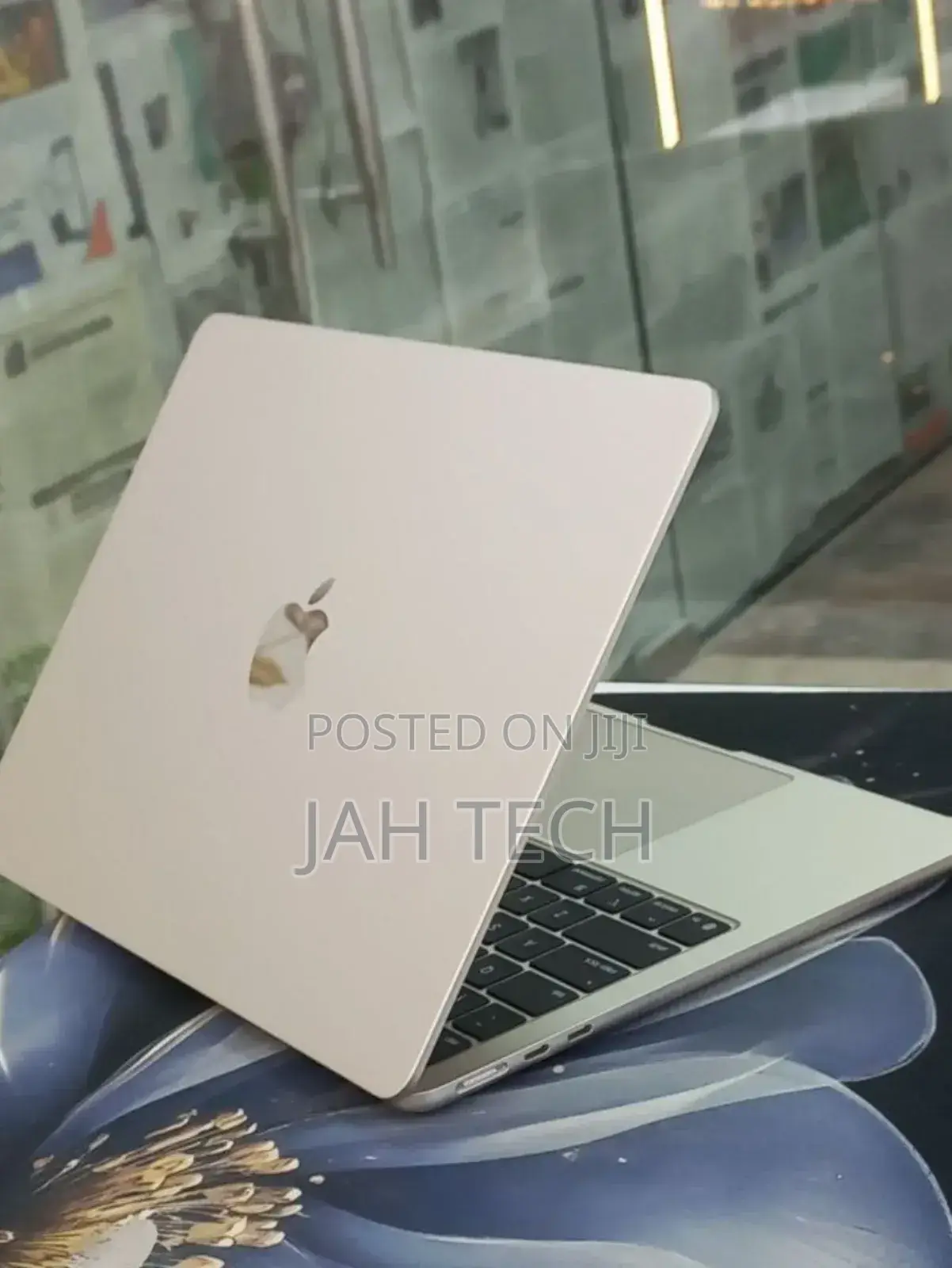 New Laptop Apple MacBook Air 2025 M4 13-inch 16GB Apple M4 SSD 256GB