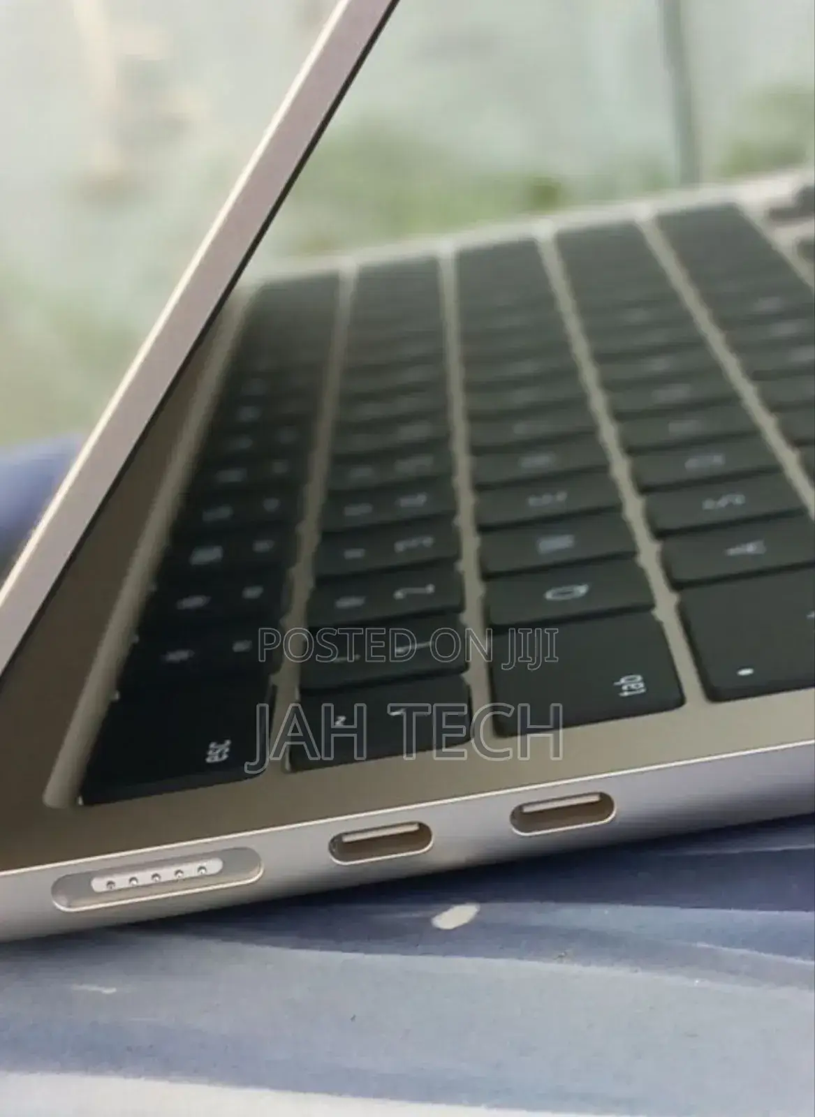 New Laptop Apple MacBook Air 2025 M4 13-inch 16GB Apple M4 SSD 256GB
