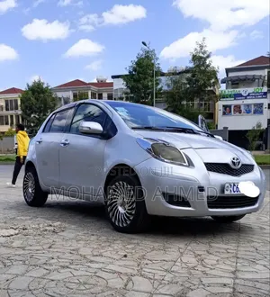 Toyota Yaris 2010 Silver