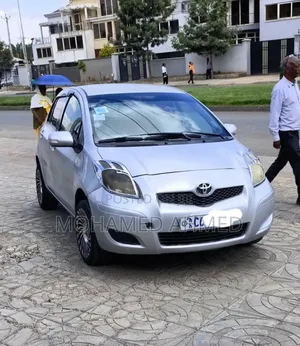 Toyota Yaris 2010 Silver