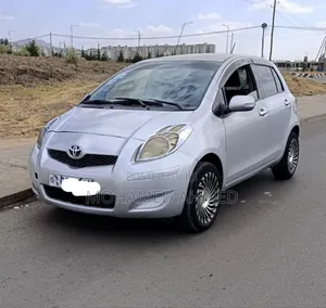 Toyota Yaris 2010 Silver
