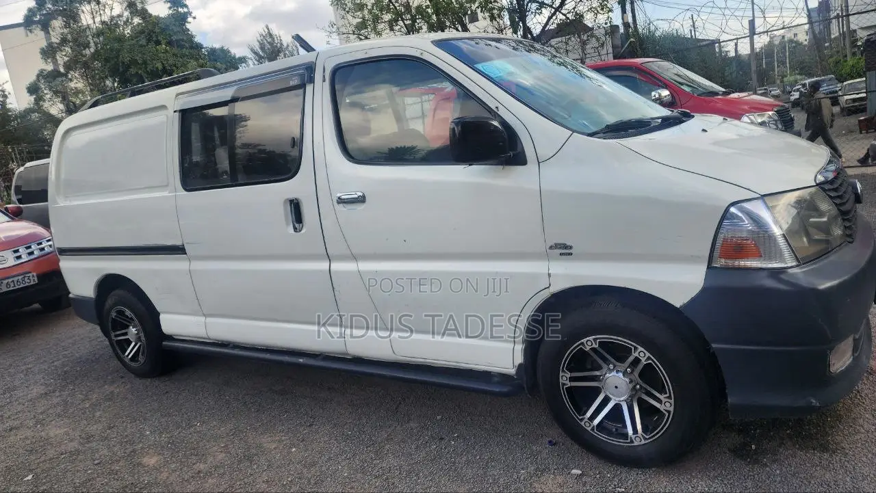 Toyota HiAce 2011 White