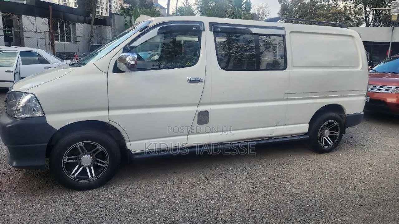 Toyota HiAce 2011 White