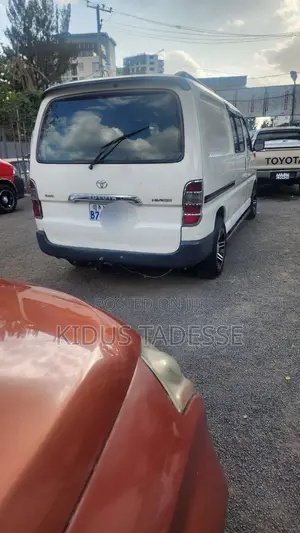 Toyota HiAce 2011 White