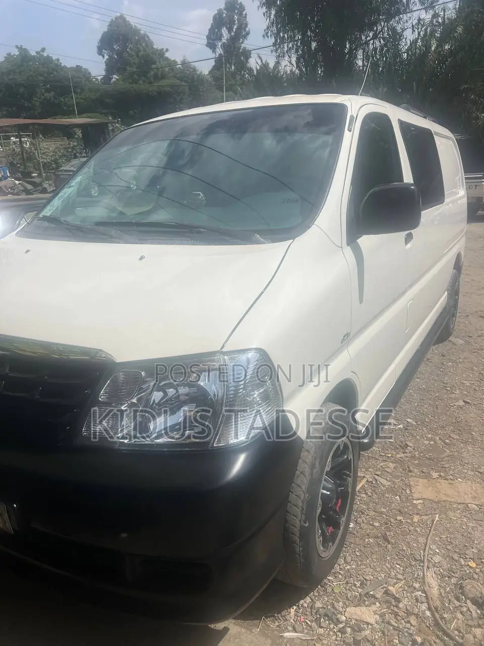 Toyota HiAce 2011 White