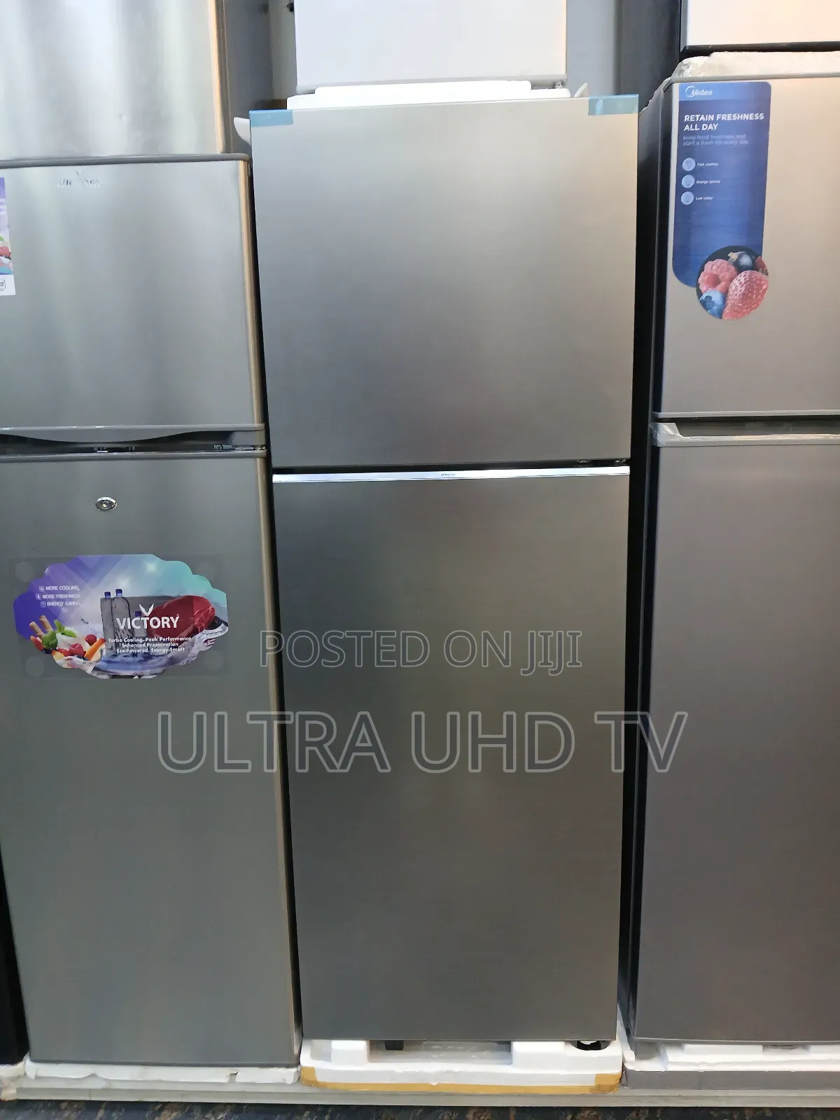 Samsung Top-Mount Refrigerator Is a Brand-New Model Featuring Silver