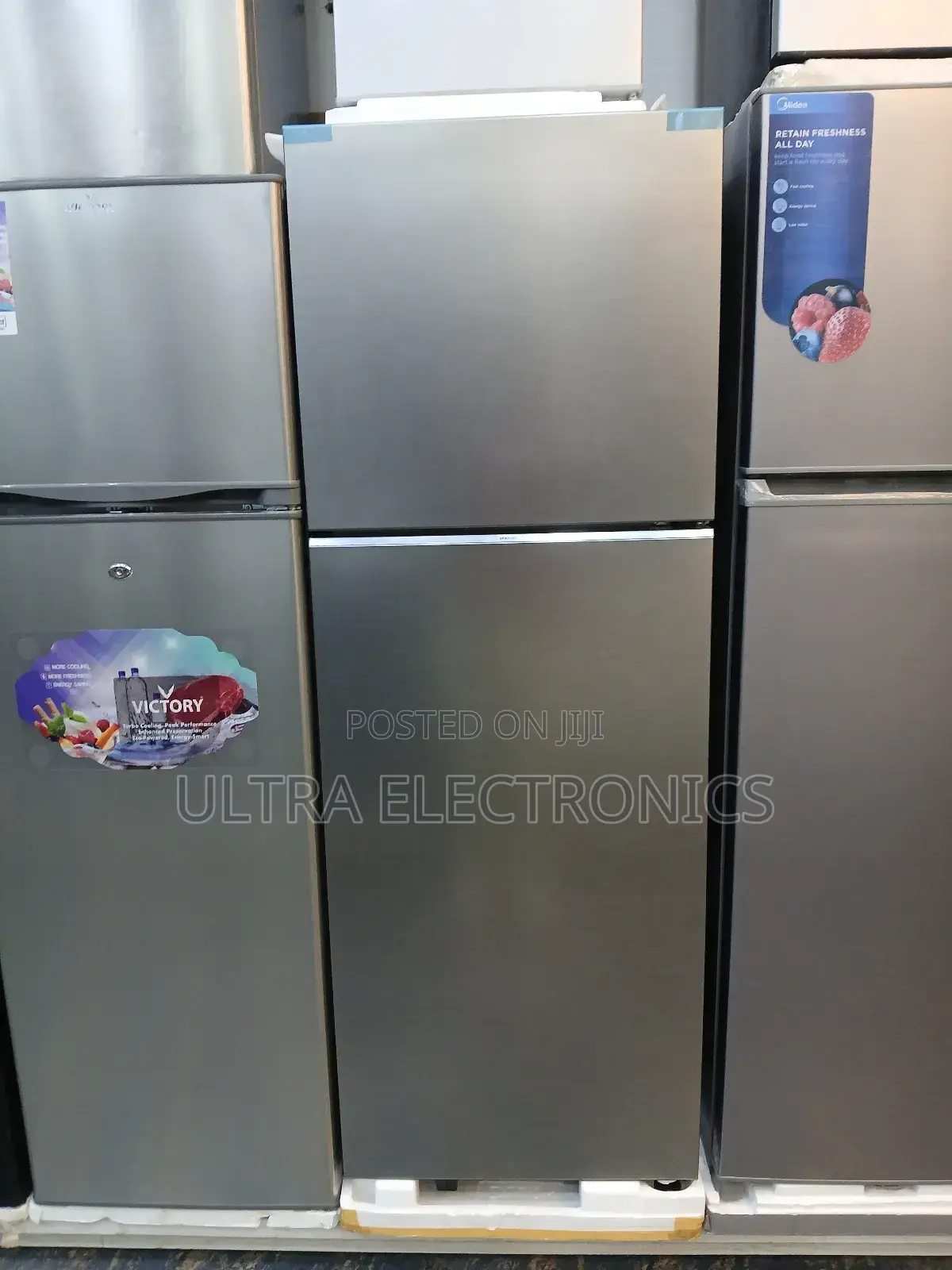 Samsung Top-Mount Refrigerator Is a Brand-New Model Featuring Silver