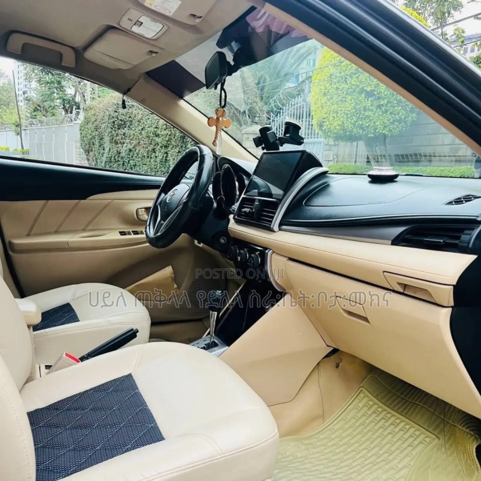 Toyota Yaris 2016 Pink