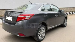 Toyota Yaris 2016 Pink