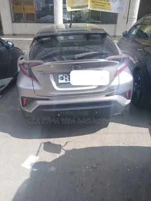 Toyota C-HR 2020 Pink