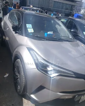 Toyota C-HR 2020 Pink