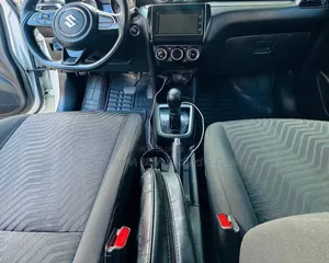Suzuki Swift 2023 White