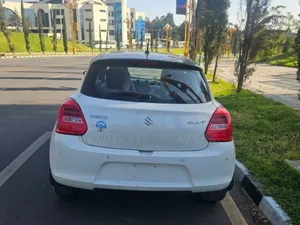 Suzuki Swift 2023 White