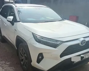 Toyota RAV4 Hybrid 2023 White