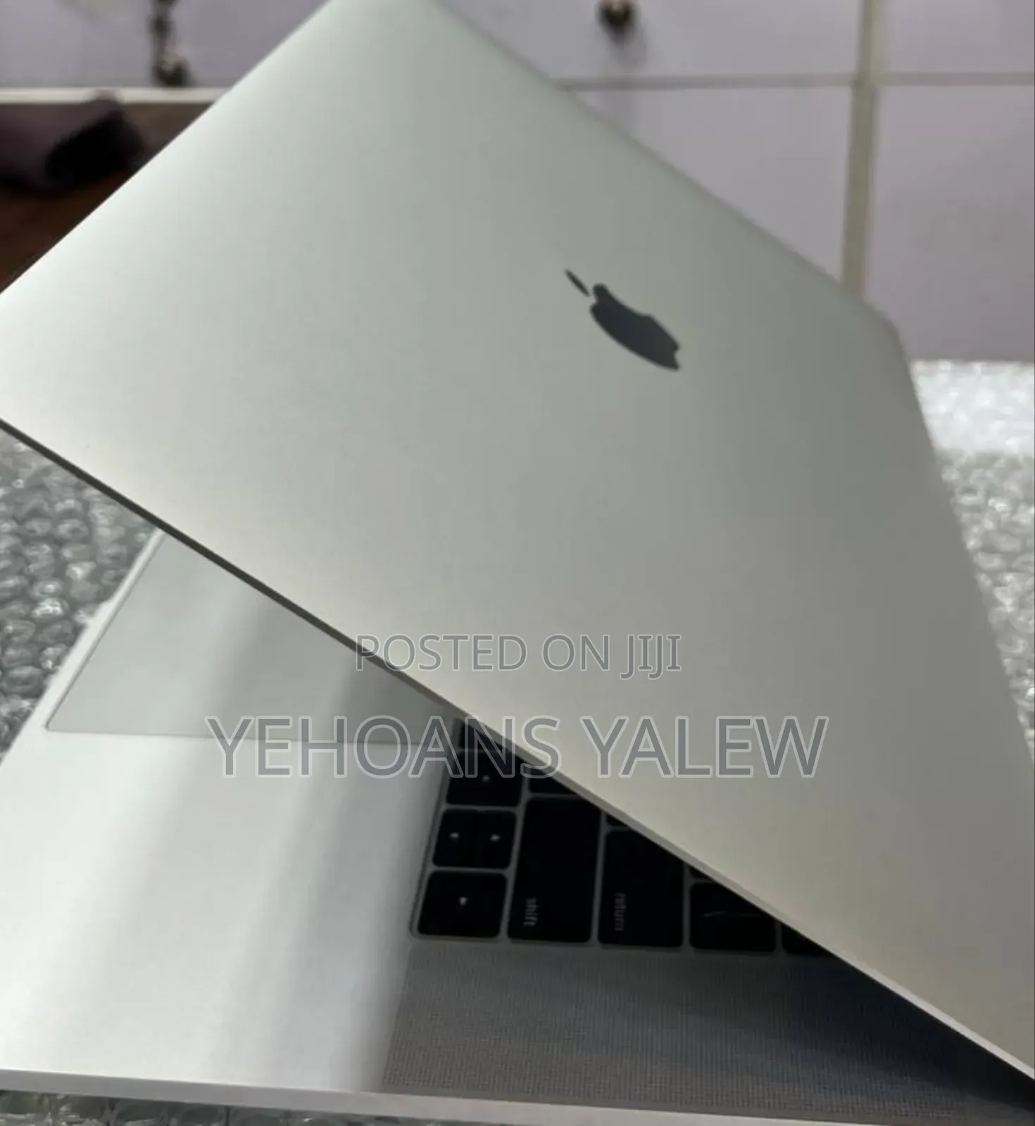 New Laptop Apple MacBook Pro 2018 16GB Intel Core i7 SSD 256GB