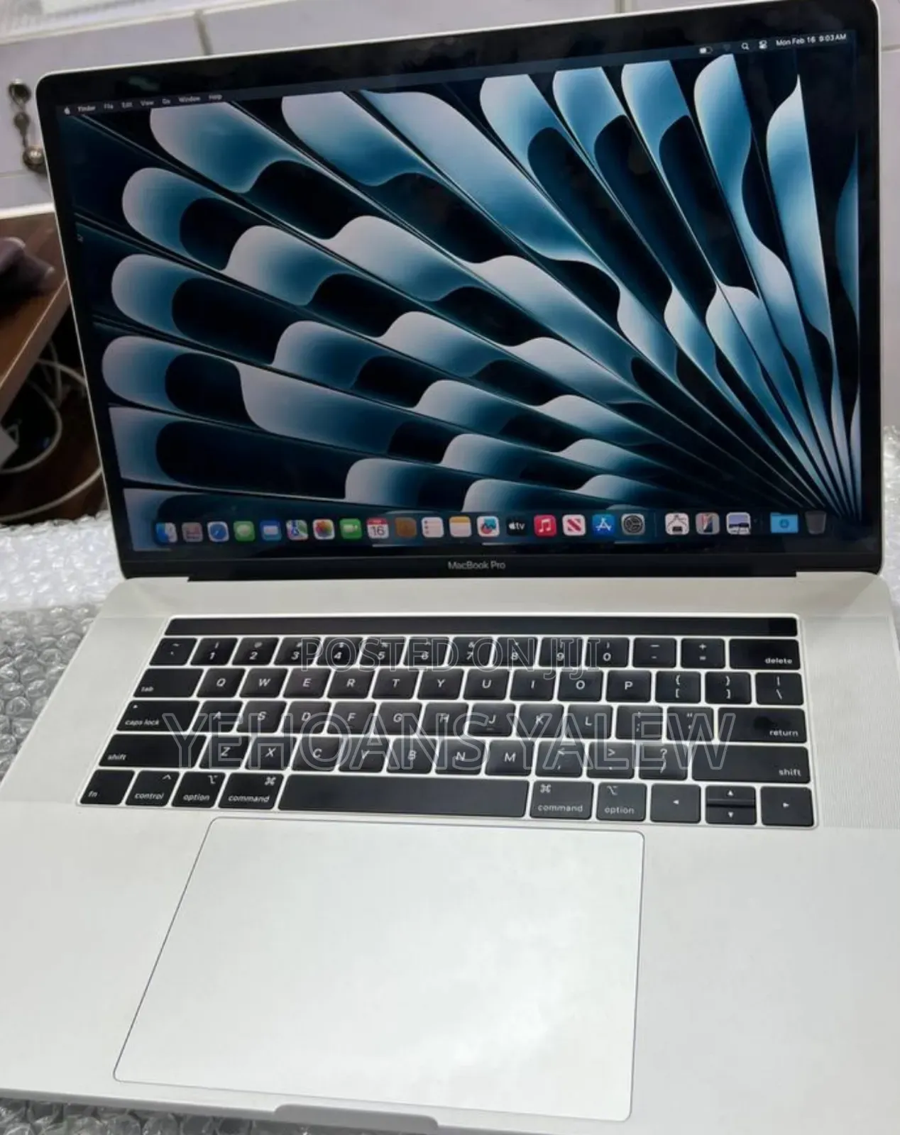 New Laptop Apple MacBook Pro 2018 16GB Intel Core i7 SSD 256GB