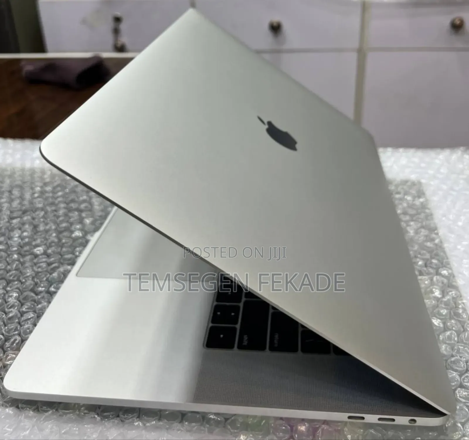 New Laptop Apple MacBook Pro 2018 16GB Intel Core i7 SSD 256GB