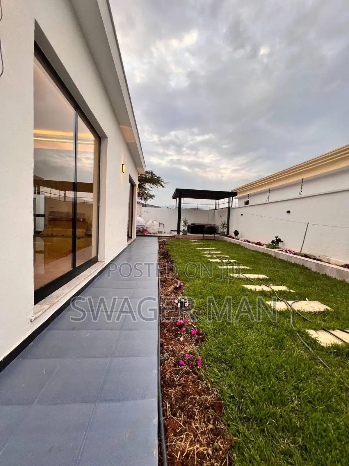 Furnished 6bdrm Villa in Ropak Real State, Yeka for sale