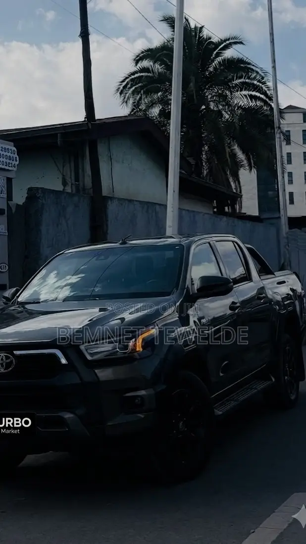 Toyota Hilux 2022 Silver