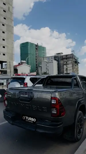 Toyota Hilux 2022 Silver
