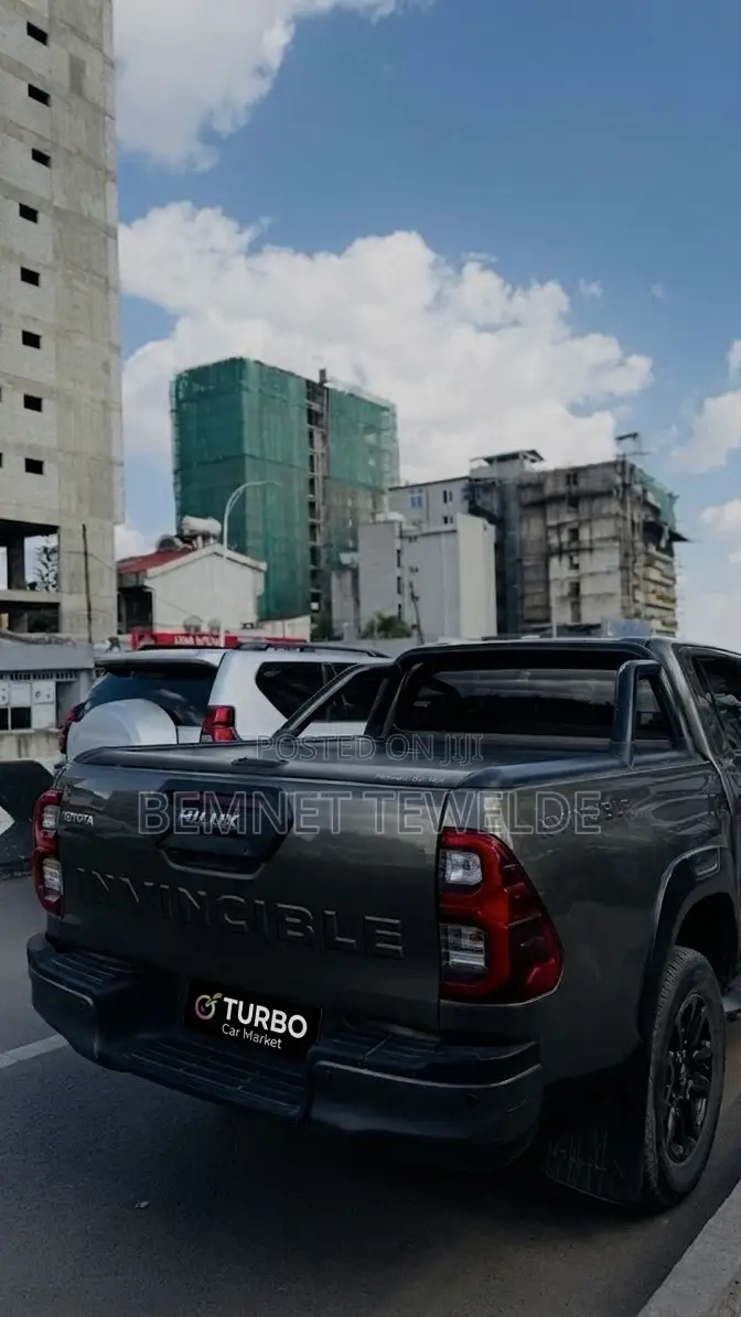 Toyota Hilux 2022 Silver