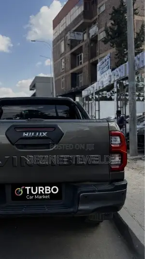 Toyota Hilux 2022 Silver