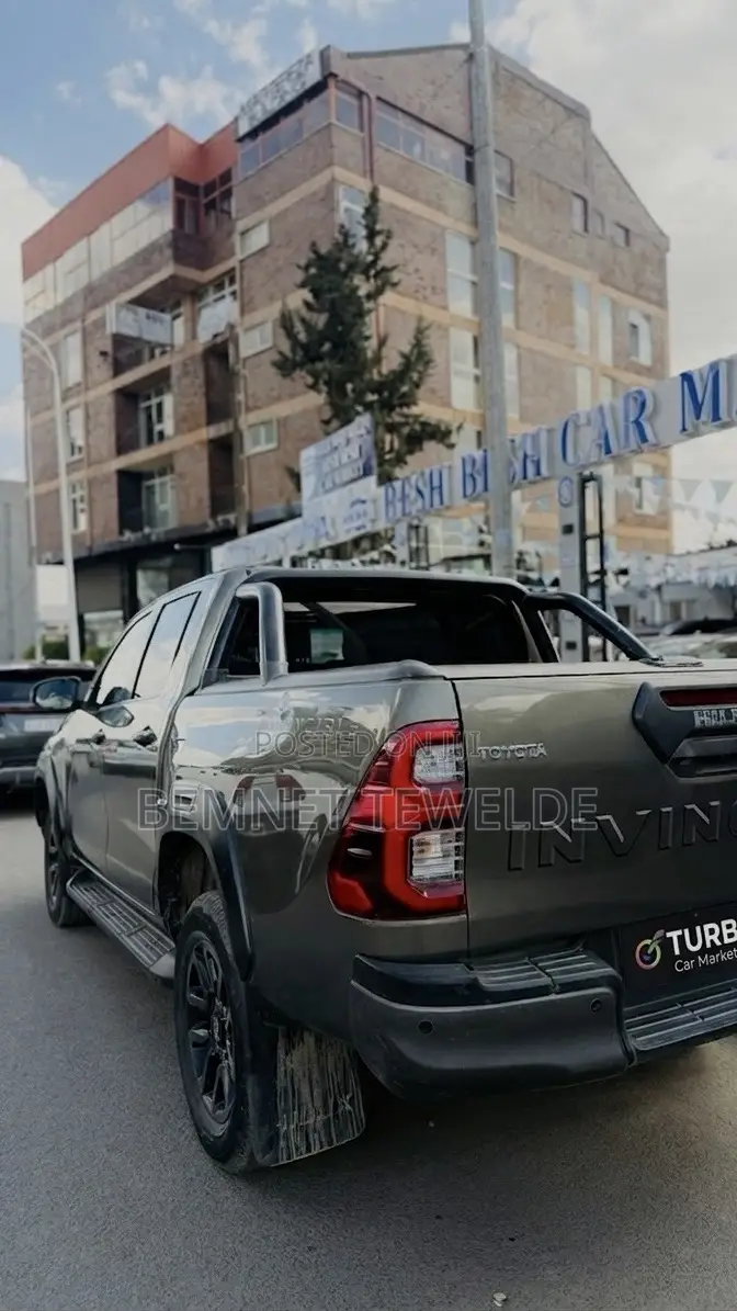 Toyota Hilux 2022 Silver
