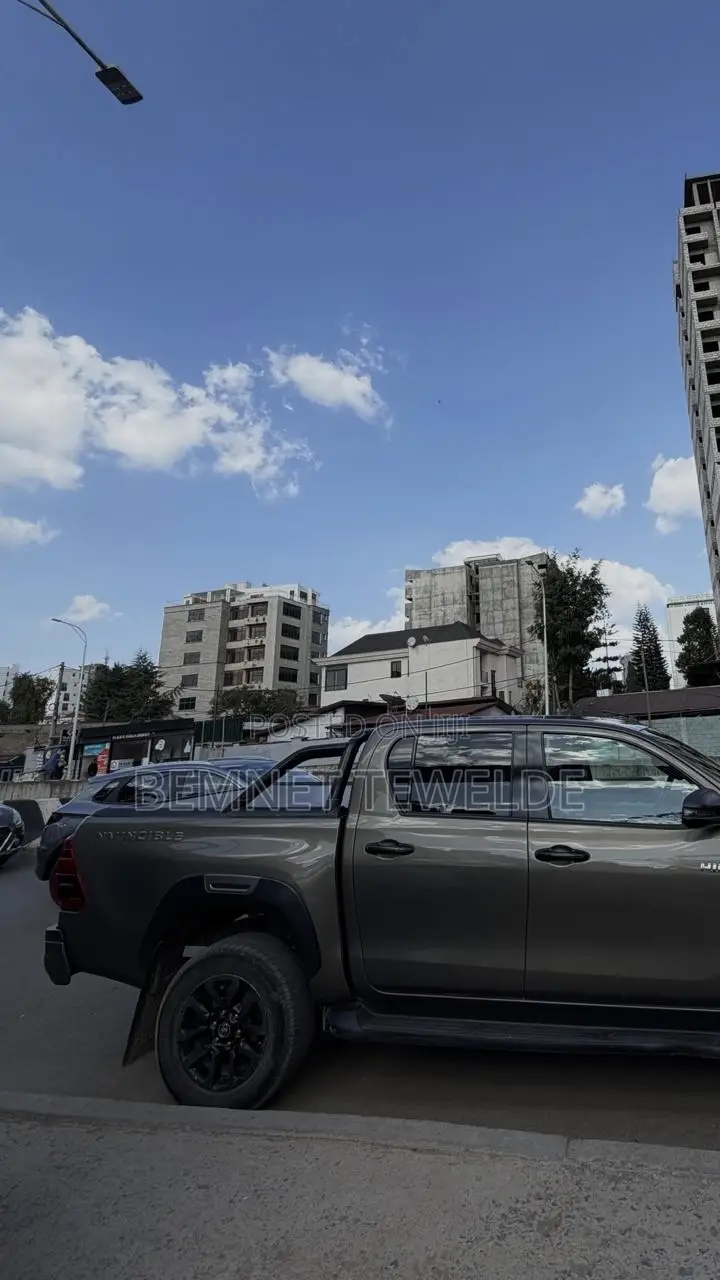 Toyota Hilux 2022 Silver