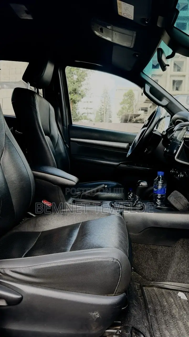 Toyota Hilux 2022 Silver