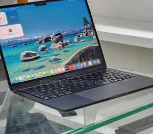 New Laptop Apple MacBook Air 2024 M3 13-inch 16GB Apple M3 SSD 512GB