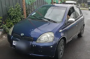 Toyota Vitz 2000 Blue