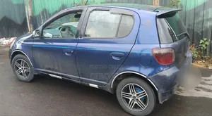 Toyota Vitz 2000 Blue