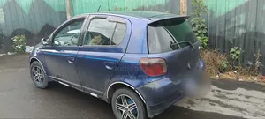 Toyota Vitz 2000 Blue