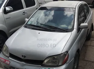 Toyota Platz 1.0 FWD 2002 Silver