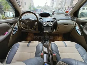 Toyota Platz 1.0 FWD 2003 Gold