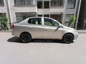 Toyota Platz 1.0 FWD 2003 Gold