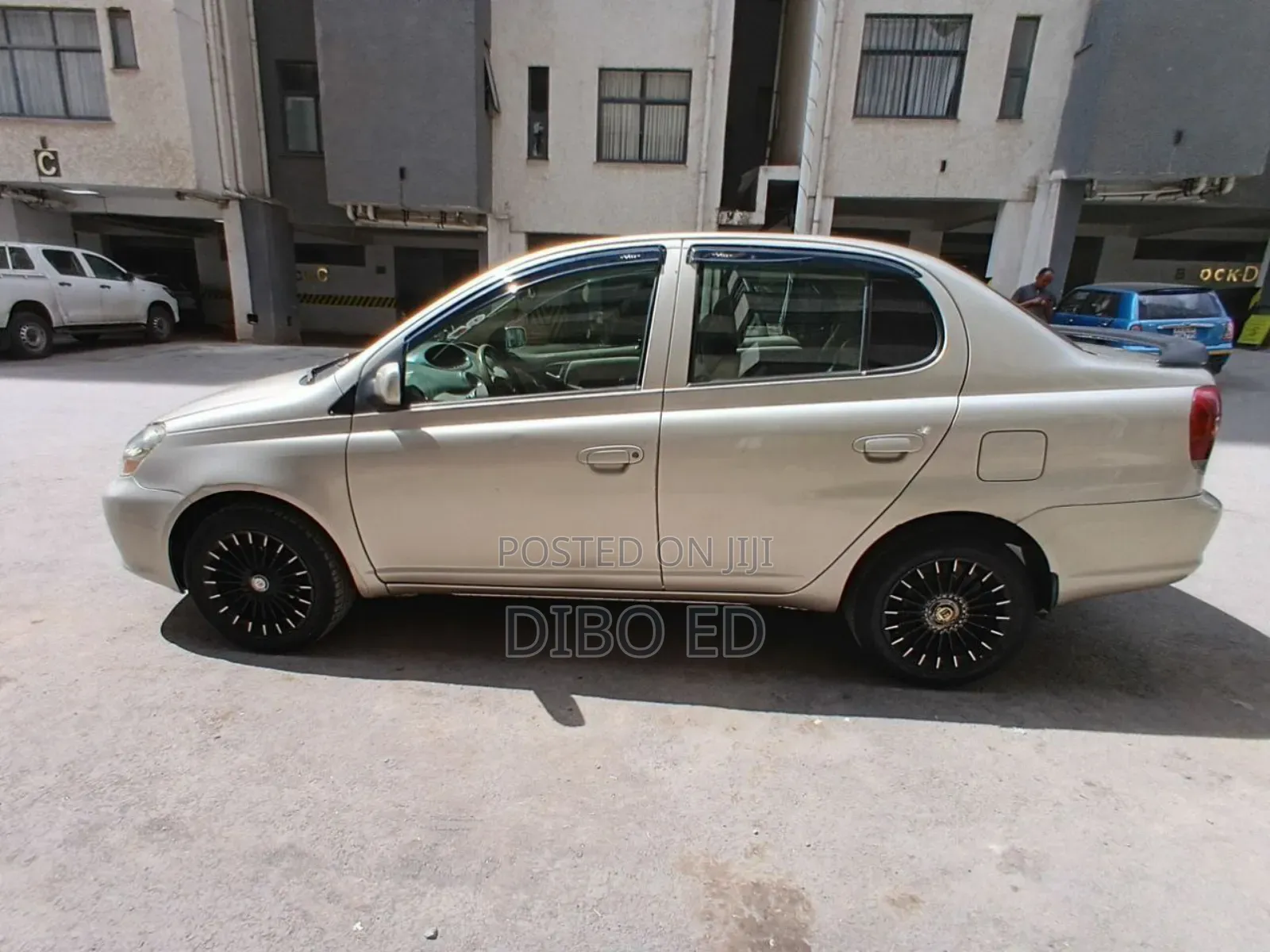 Toyota Platz 1.0 FWD 2003 Gold