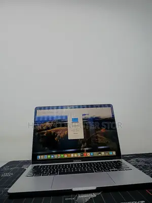 New Laptop Apple MacBook Pro 2022 M2 8GB Apple M2 Ultra SSD 256GB