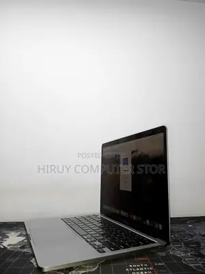 New Laptop Apple MacBook Pro 2022 M2 8GB Apple M2 Ultra SSD 256GB