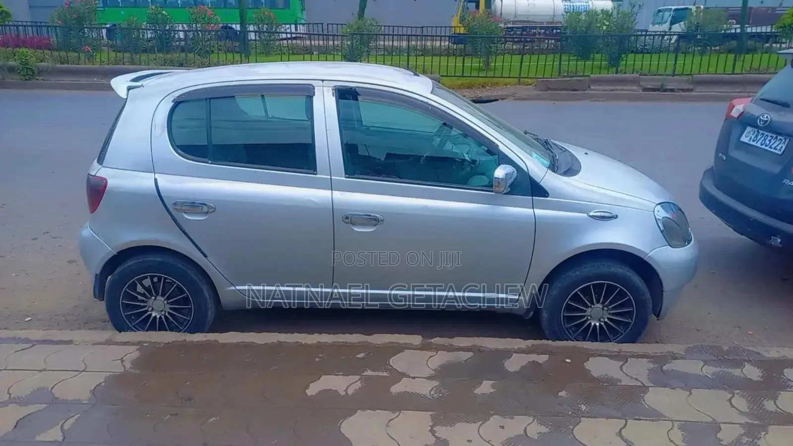 Toyota Vitz 2001 Silver