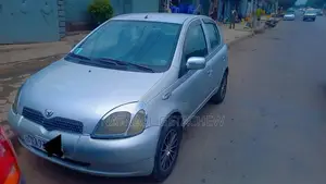 Toyota Vitz 2001 Silver