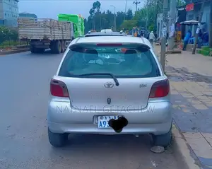 Toyota Vitz 2001 Silver