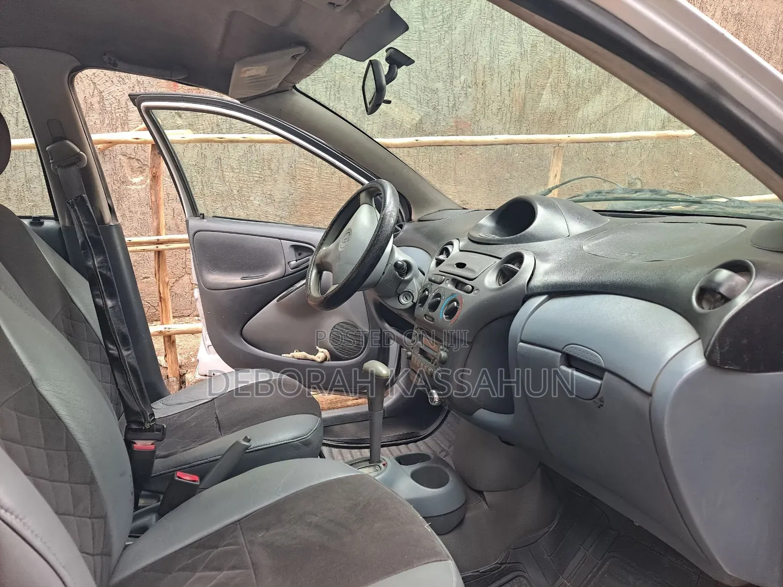 Toyota Vitz 2000 Silver