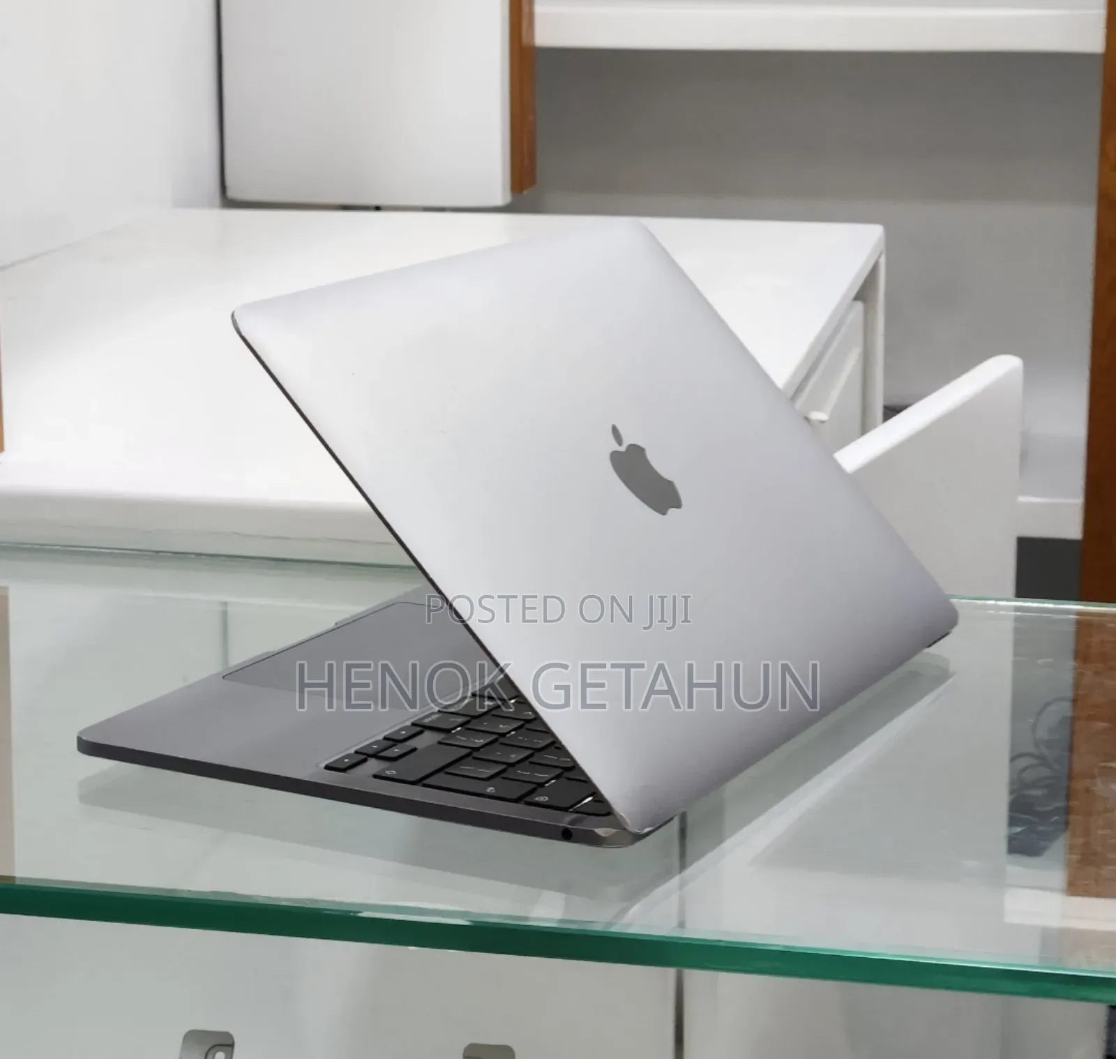 New Laptop Apple MacBook Pro M1 8GB Apple M1 SSD 256GB