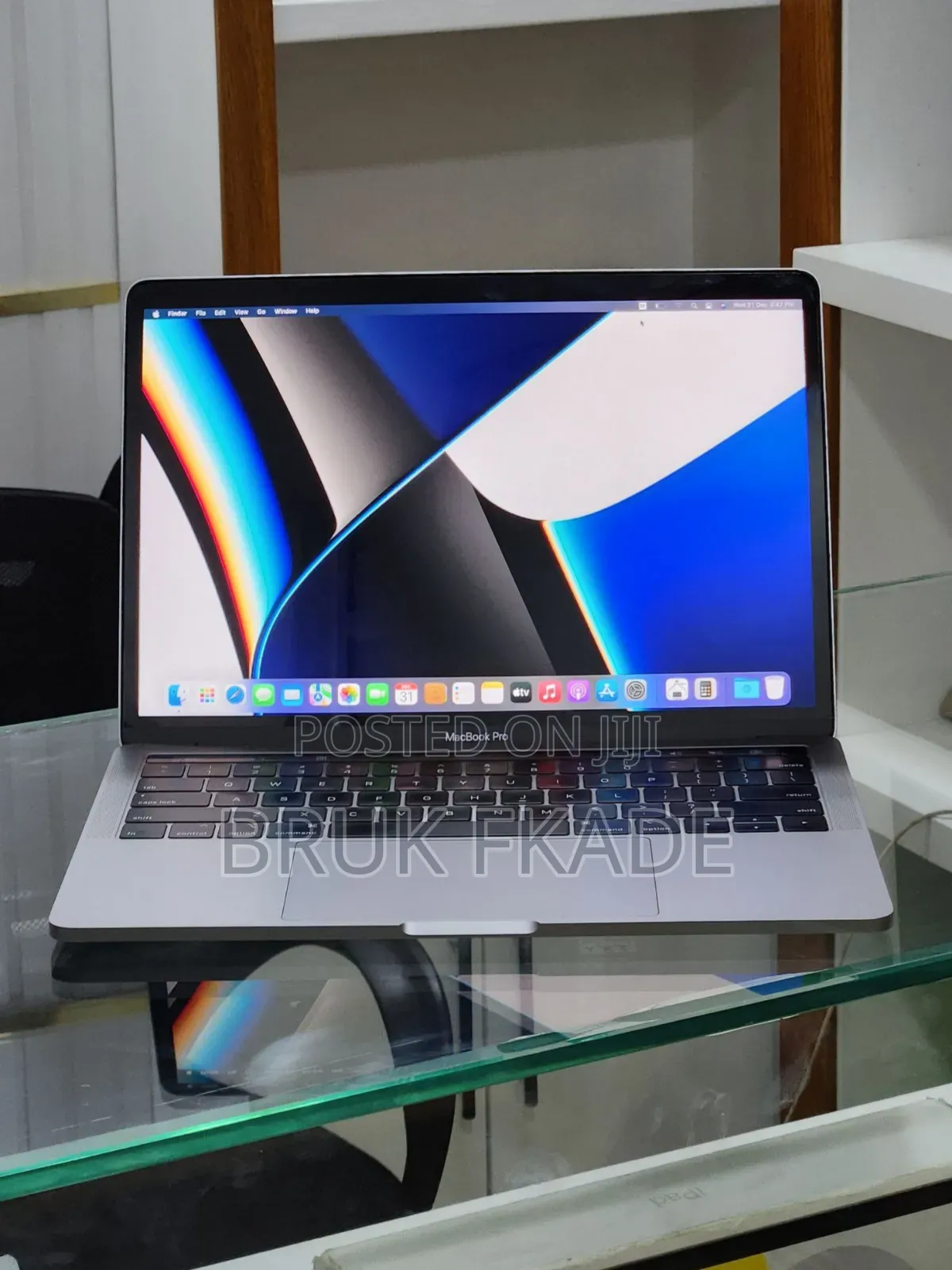 New Laptop Apple MacBook Pro 2020 M1 16GB Apple M1 Pro SSD 256GB