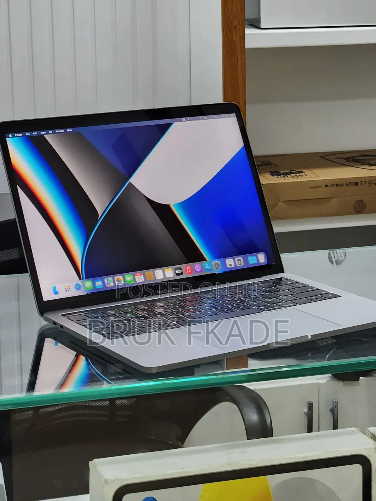 New Laptop Apple MacBook Pro 2020 M1 16GB Apple M1 Pro SSD 256GB