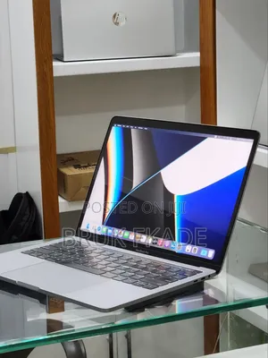 New Laptop Apple MacBook Pro 2020 M1 16GB Apple M1 Pro SSD 256GB
