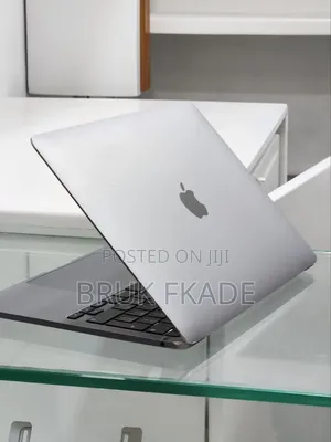New Laptop Apple MacBook Pro M1 8GB Apple M1 Pro SSD 256GB